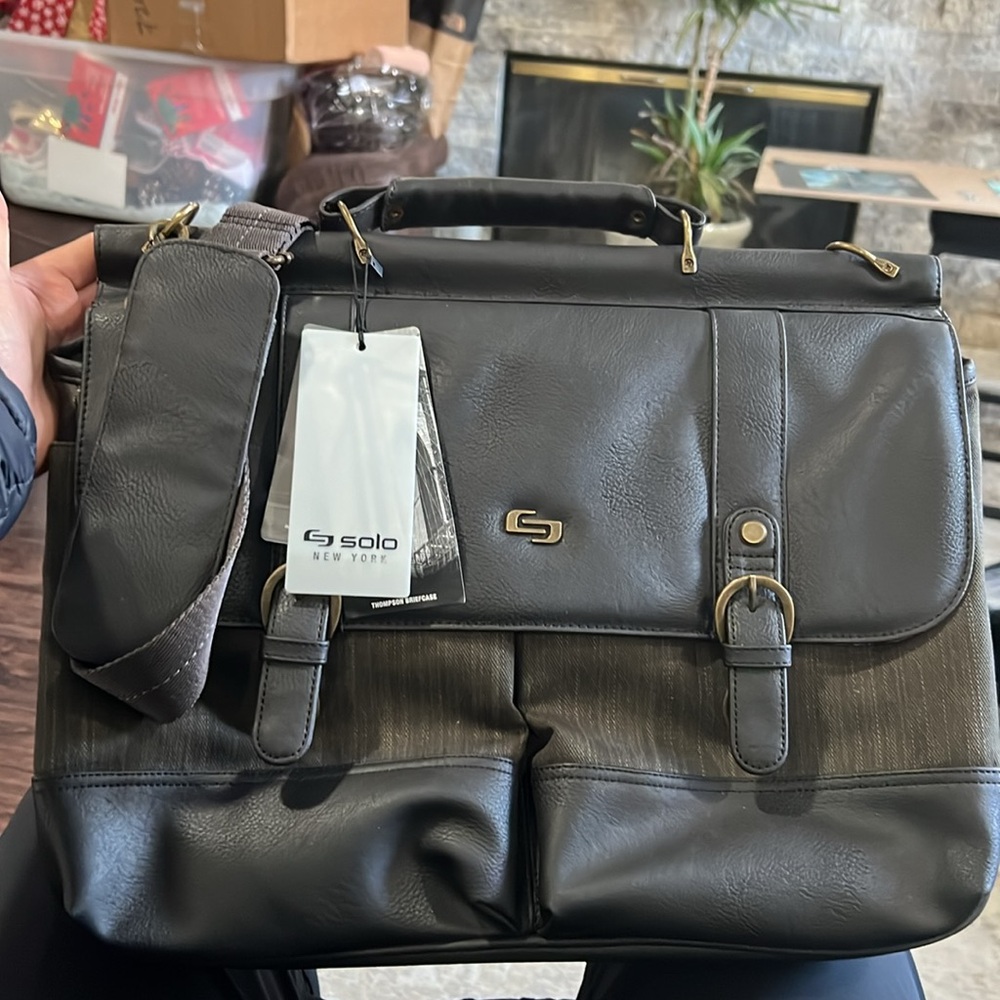 Solo Thompson 15.6-Inch Briefcase with Padded Laptop Compartment, Brown